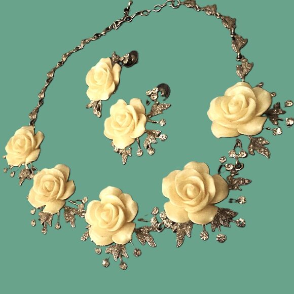 Beautiful Butter Rose Necklace and Matching Earrings Silver with Rhinestones - Picture 11 of 12